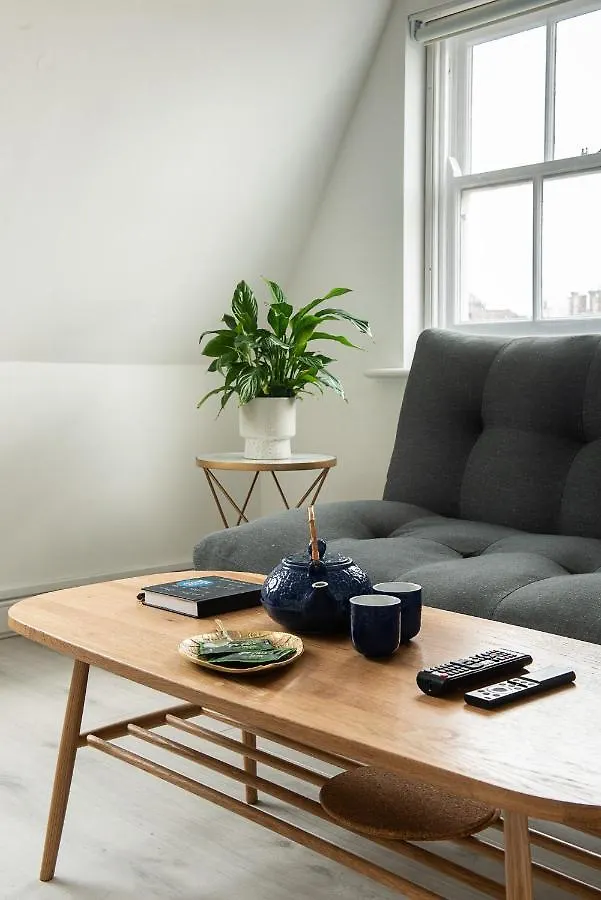 Apartment Central One-Bedroom, 99 Steps To The Sea Hove